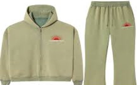 Own Every Scene in the Bold Raspberry Hills Hoodie