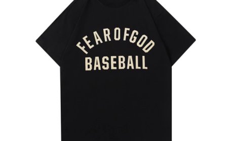 Essentials Hoodie: The Modern Streetwear Staple