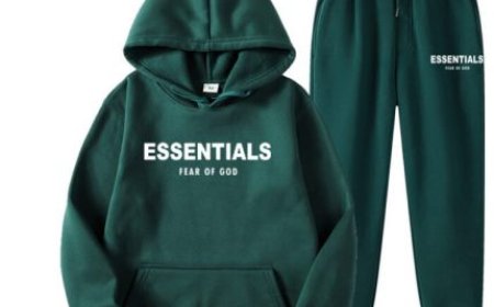 Minimalist Style with the Classic Essential Hoodie Look