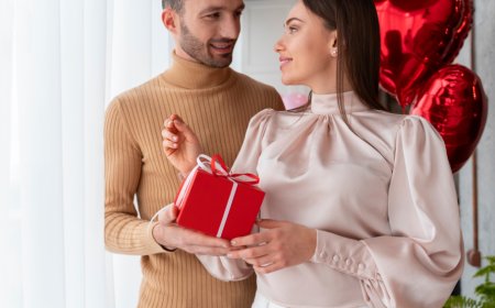 Celebrate Love with the Best Anniversary Gifts Online