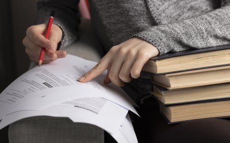 The Need For Thesis Writing Services in UAE: The Key To High Grades.